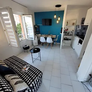 https://lhrmes-port-frus.fr-provencehotel.com